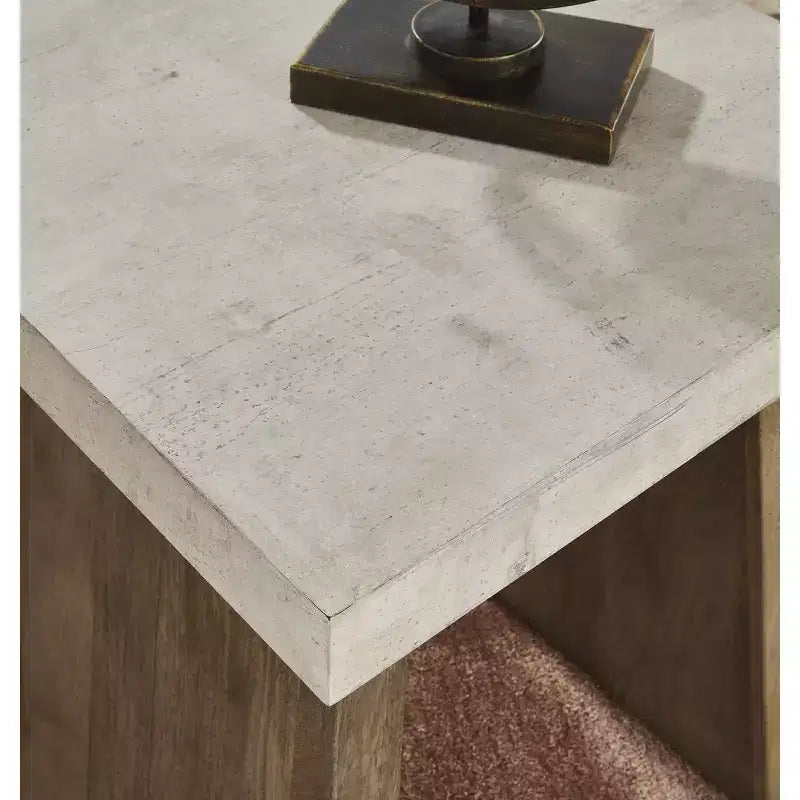 Tavolino quadrato contemporaneo Brendalhouse - Piano effetto cemento con base in legno di mango, Marrone chiaro