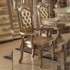 Poltrona accento Vendome 27" in ecopelle Osso/Finitura Patina Oro: Poltrona di lusso con capitonné, Borchie decorative