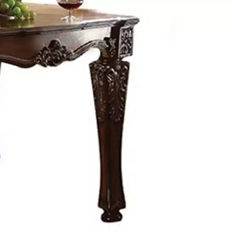 Tavolino d'appoggio Vendome da 54" con finitura ciliegio: Gambe quadrate in legno tornito, Motivi floreali