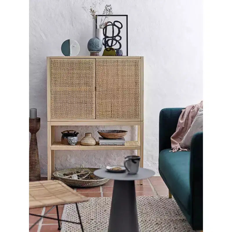 Mobile decorativo a 2 ante con ripiano, in rattan e pino, altezza 119 cm, colore naturale