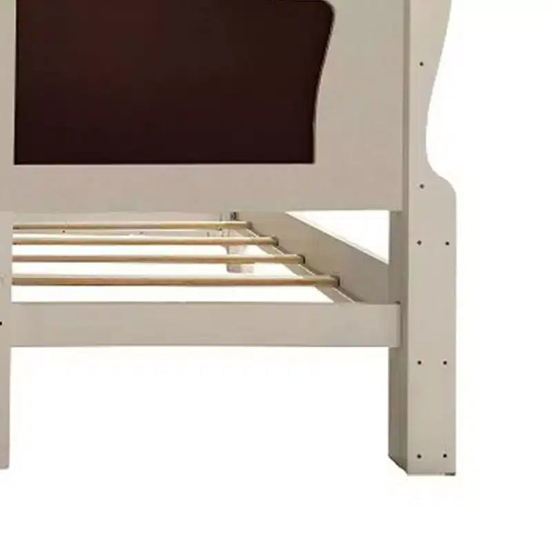 Letto matrimoniale "Eastern King" Dresden da 92" con intagli in stile Rococò e similpelle