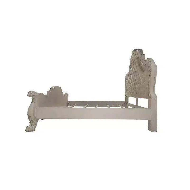 Letto matrimoniale "Eastern King" Dresden da 92" con intagli in stile Rococò e similpelle