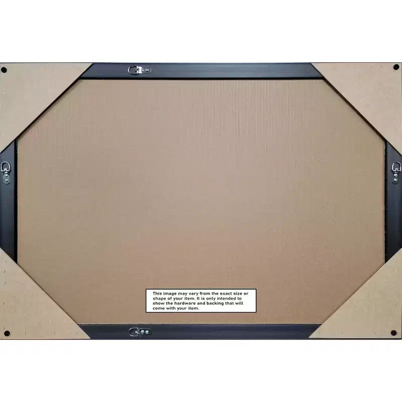 Specchio da parete con cornice in legno non smussata ed elegante