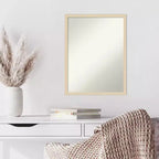 Specchio da parete con cornice in legno non smussata ed elegante