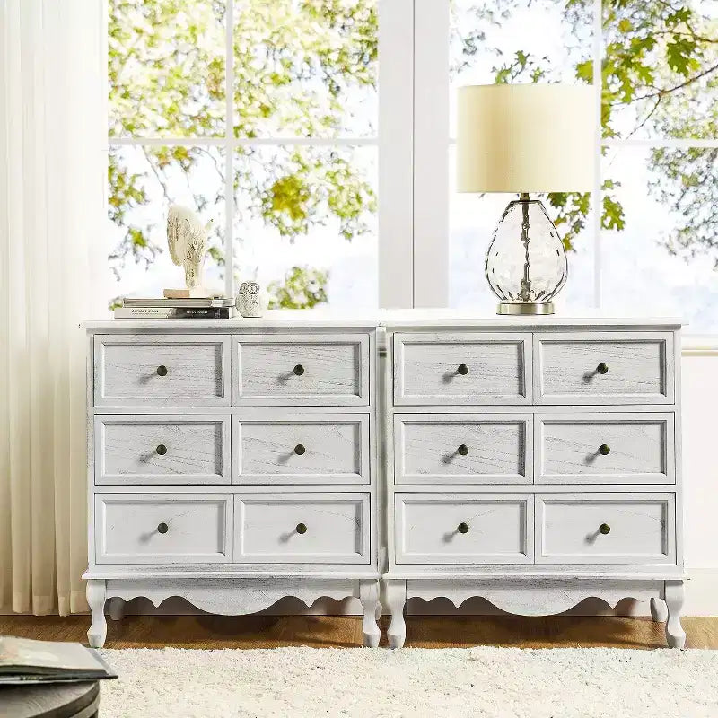 Set di 2 cassettiere accentate tradizionali Galatea da 81 cm in legno massello con 3 cassetti e stazione di ricarica