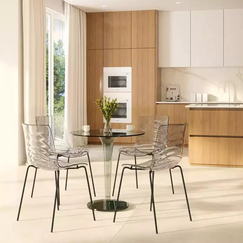 LeisureMod Astor Sedie da pranzo in plastica, set da 4, design a onde d'acqua con gambe in acciaio inossidabile nero, sedie moderne d'accento per cucina, sala da pranzo