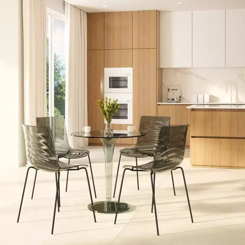LeisureMod Astor Sedie da pranzo in plastica, set da 4, design a onde d'acqua con gambe in acciaio inossidabile nero, sedie moderne d'accento per cucina, sala da pranzo